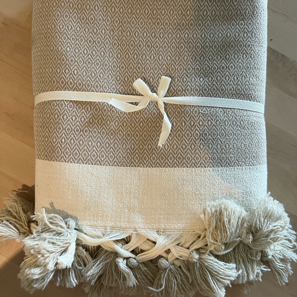 Cotton throw blanket